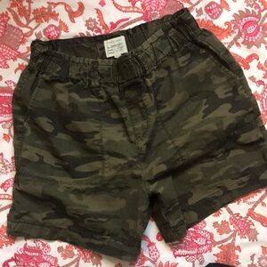 Sanctuary standard surplus camo sz S shorts